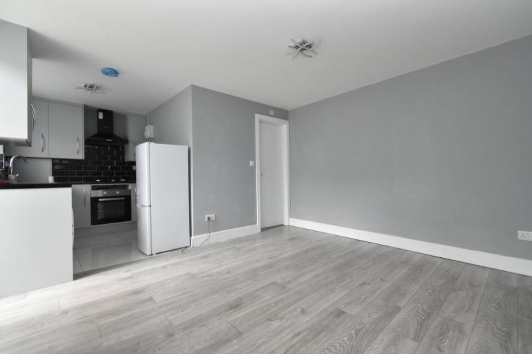 1 bedroom flat in Hayes, UB4