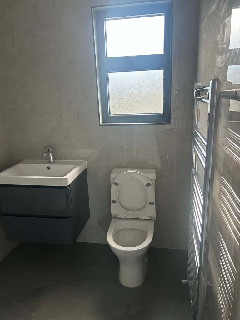 Bright and Spacious 2-Bed, 2-Bath Flat in Chingford – Available Immediately