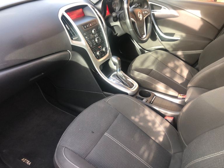 Vauxhall, ASTRA, Hatchback, 2011, Other, 1956 (cc), 5 doors