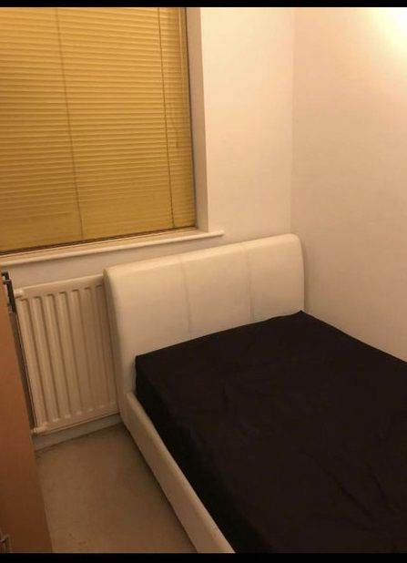 Small Single Room in Sandhurst Near bracknell Camberley Large House 