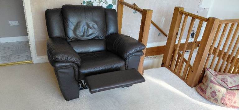 Leather manual reclining armchair 