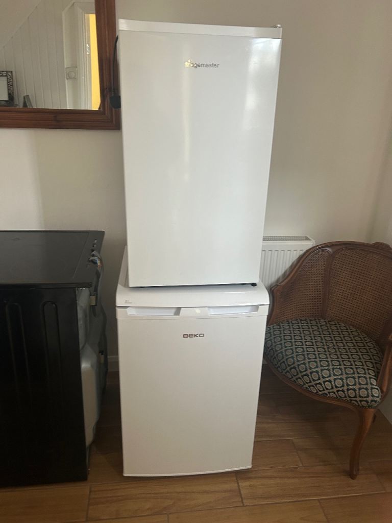 Undercounter fridge and freezer 