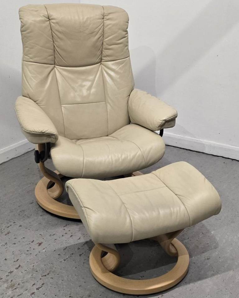 Ekornes Stressless Mayfair Leather Recliner Chair and Footstool 412251