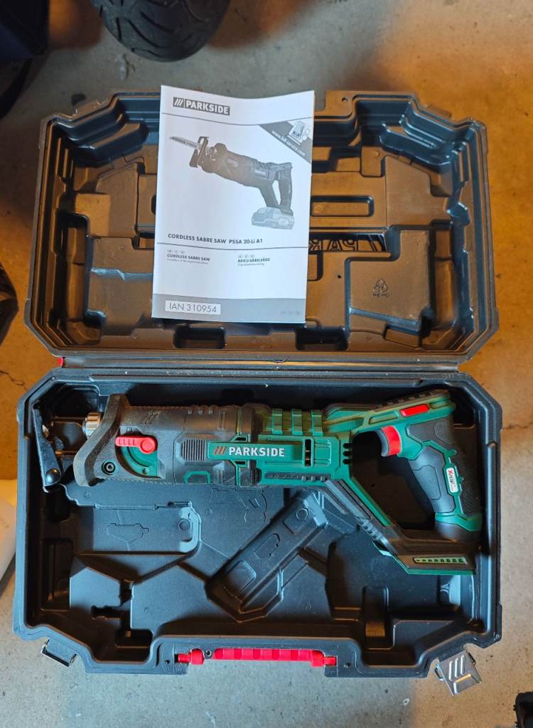 Cordless Reciprocating Saber Saw with Case