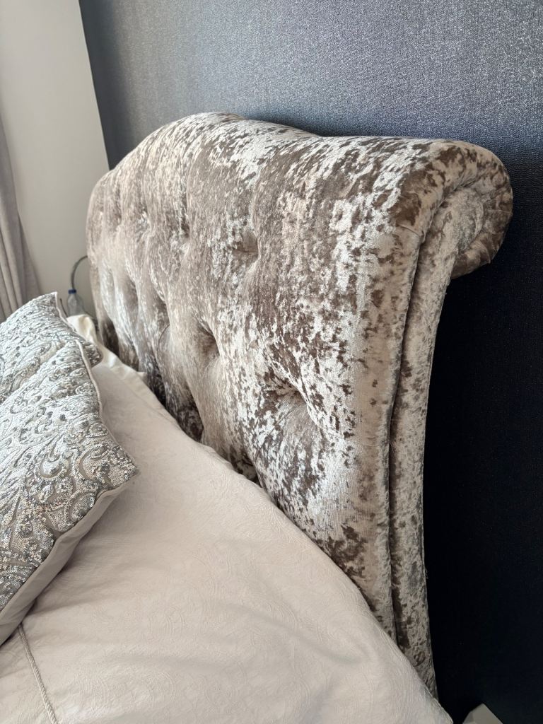 Beautiful Kingsize Handmade Sleigh Bed 