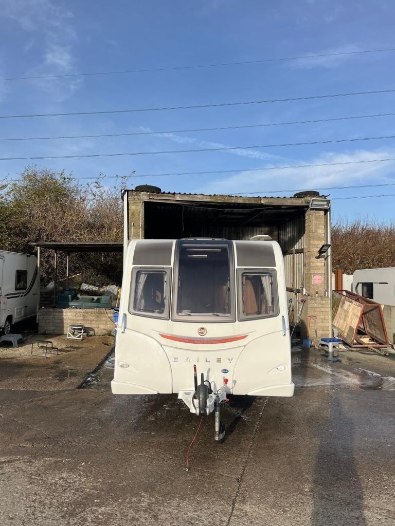 Bailey Unicorn carbera 4 berth fixed island bed 