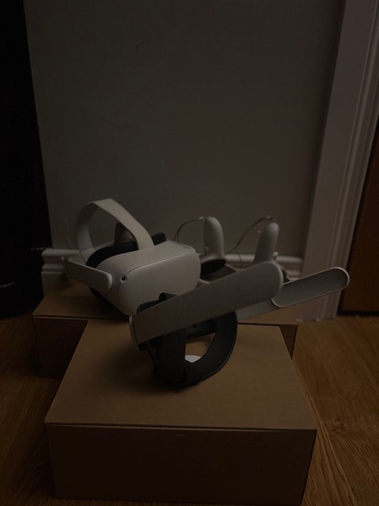 image for oculus quest 2 64gb with upgraded head strap 