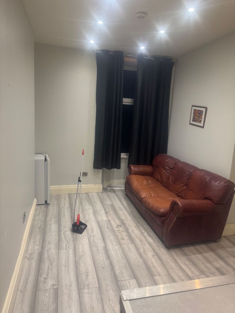 1 small bed room flat