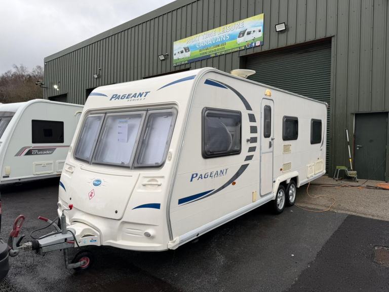2009 BAILEY PAGEANT LOIRE - 6 BERTH CARAVAN 