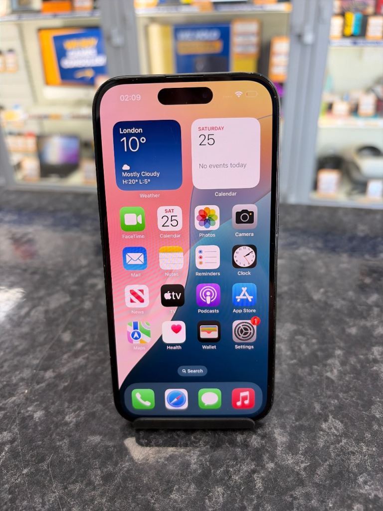 Apple iPhone 15 - Black