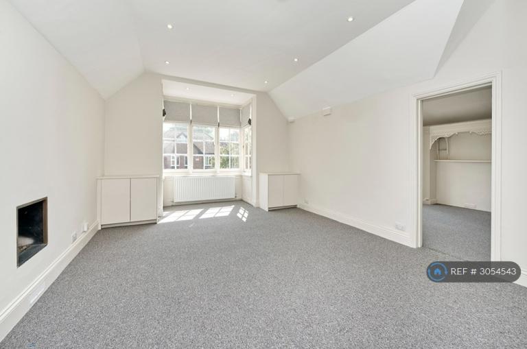 1 bedroom flat in Dealtry Road, London, SW15 (1 bed) (#3054543)