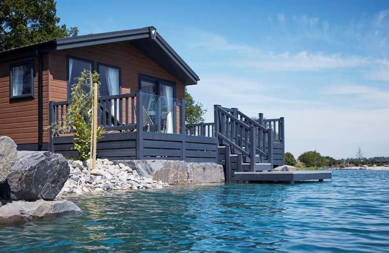 Willerby New Holland - Lakeside | Hot Tub | Pontoon