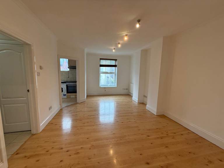 1 Bedroom spacious Flat to let
