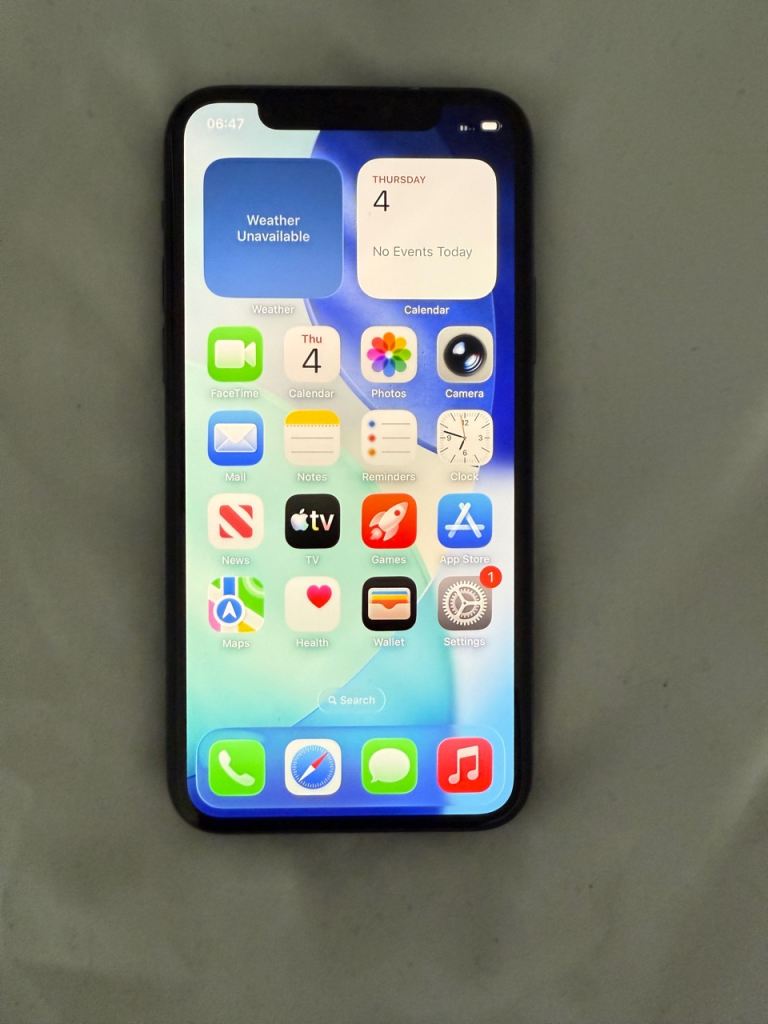 Apple iPhone 11 Pro 64GB – Unlocked – Mint Condition Please read