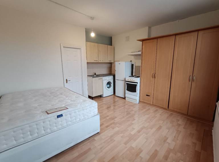Studio Flat in East Dulwich Forest Hill - £1150