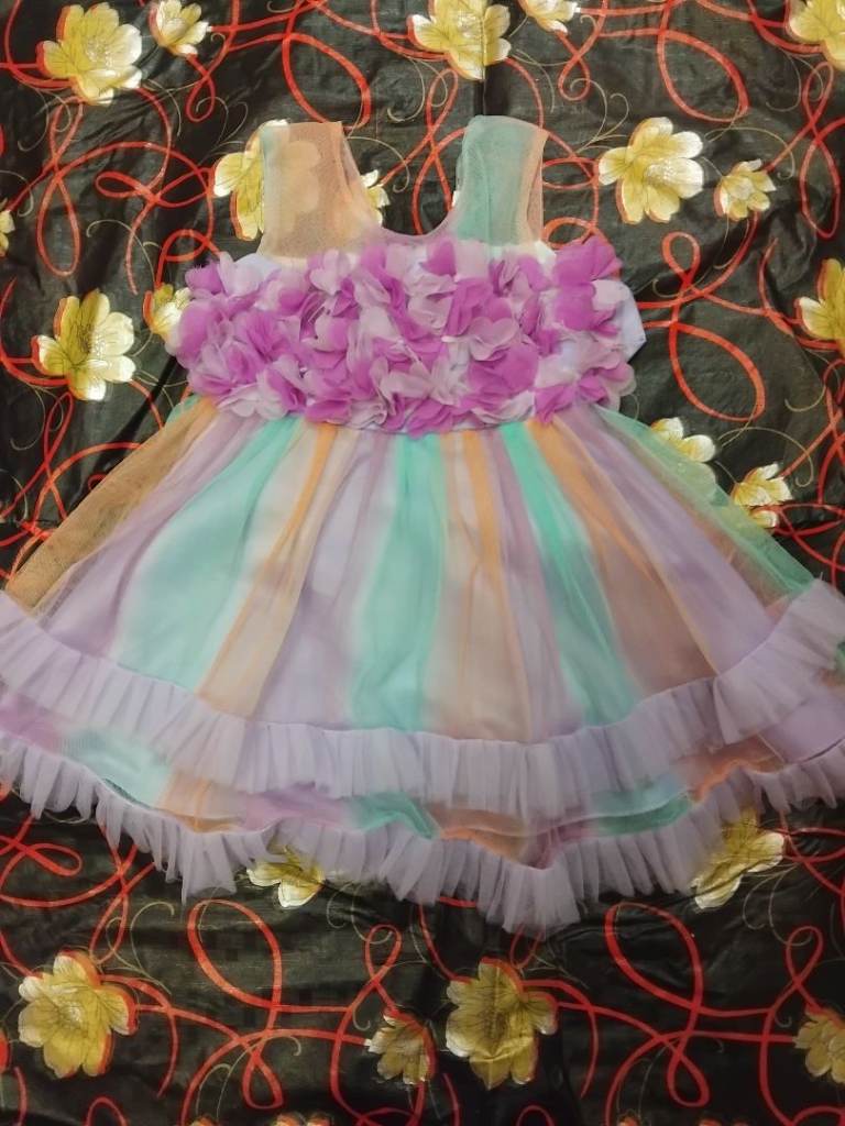 Girl's stunning party dress 