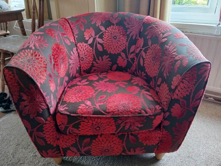 Tub chair