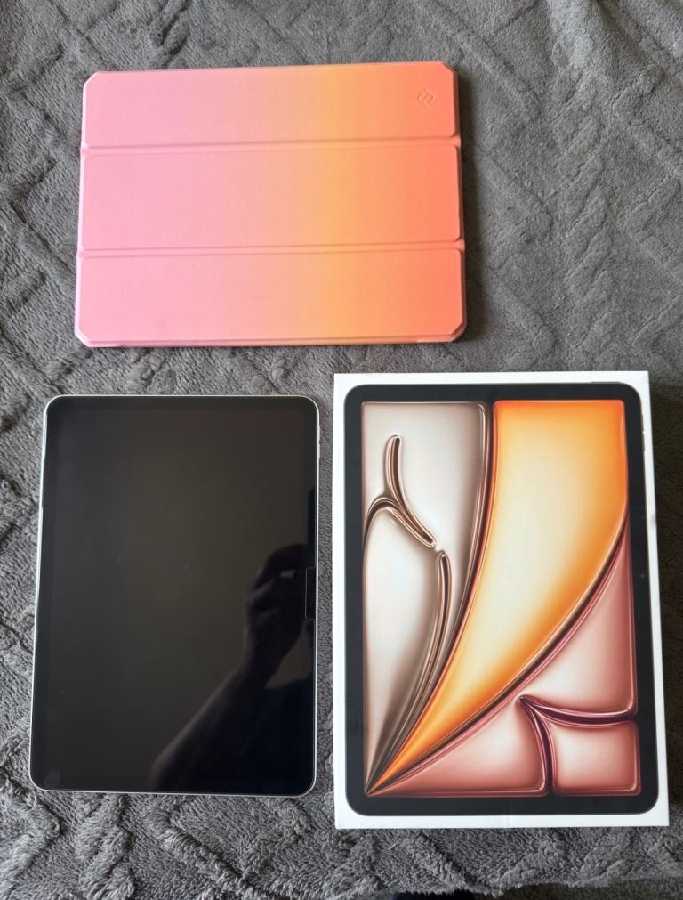 Apple iPad Air 11-inch (M2) 128GB – Practically New