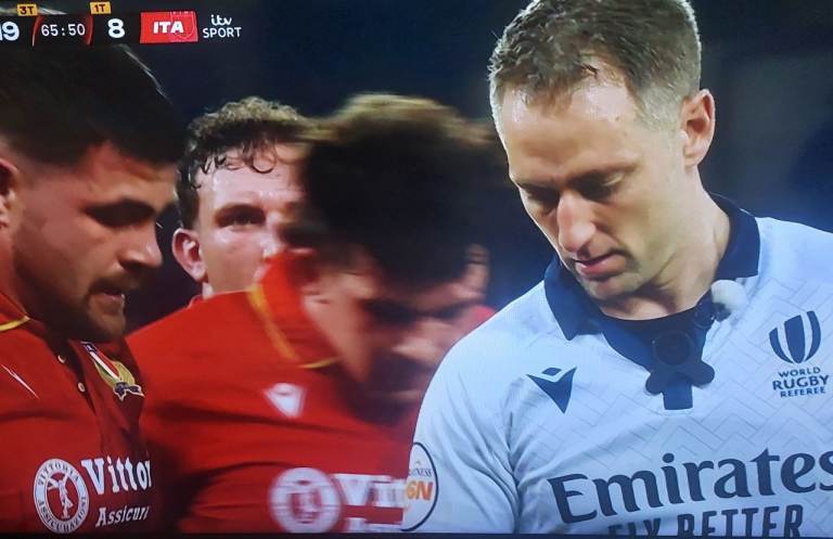 TOSHIBA 47 inch TV 1080p Full HD, Freeview HD, Remote & Stand - Slim Screen Technology