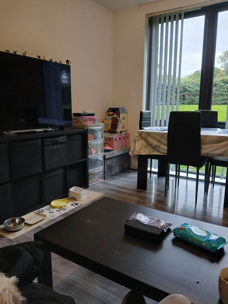 2 BEDROOM GROUND FLOOR FLAT. IBROX.