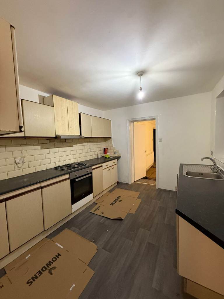 Newly Refurbished 3/4-bedroom house in Barking IG11