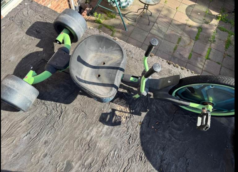 Kids Drifting Trike – Green and Black, Good Condition
