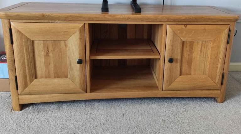 Solid oak TV unit - Great Condition