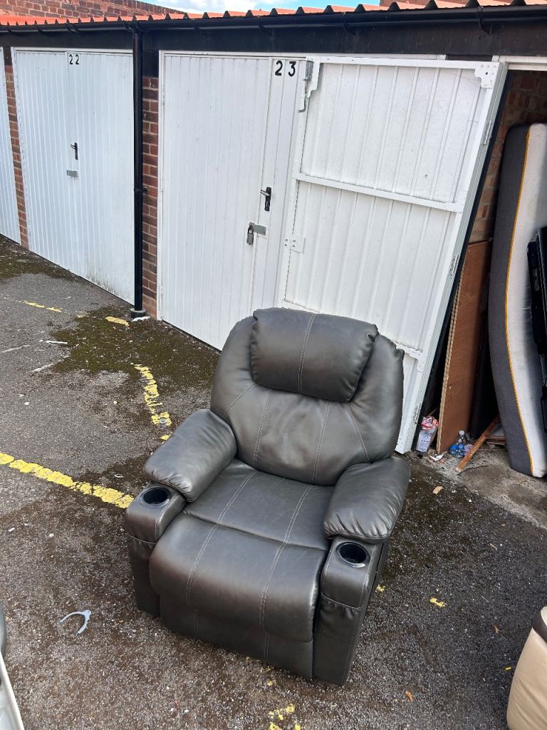 FREE FREE FREE LEATHER ARM CHAIR. FREE LOCAL DELIVERY 