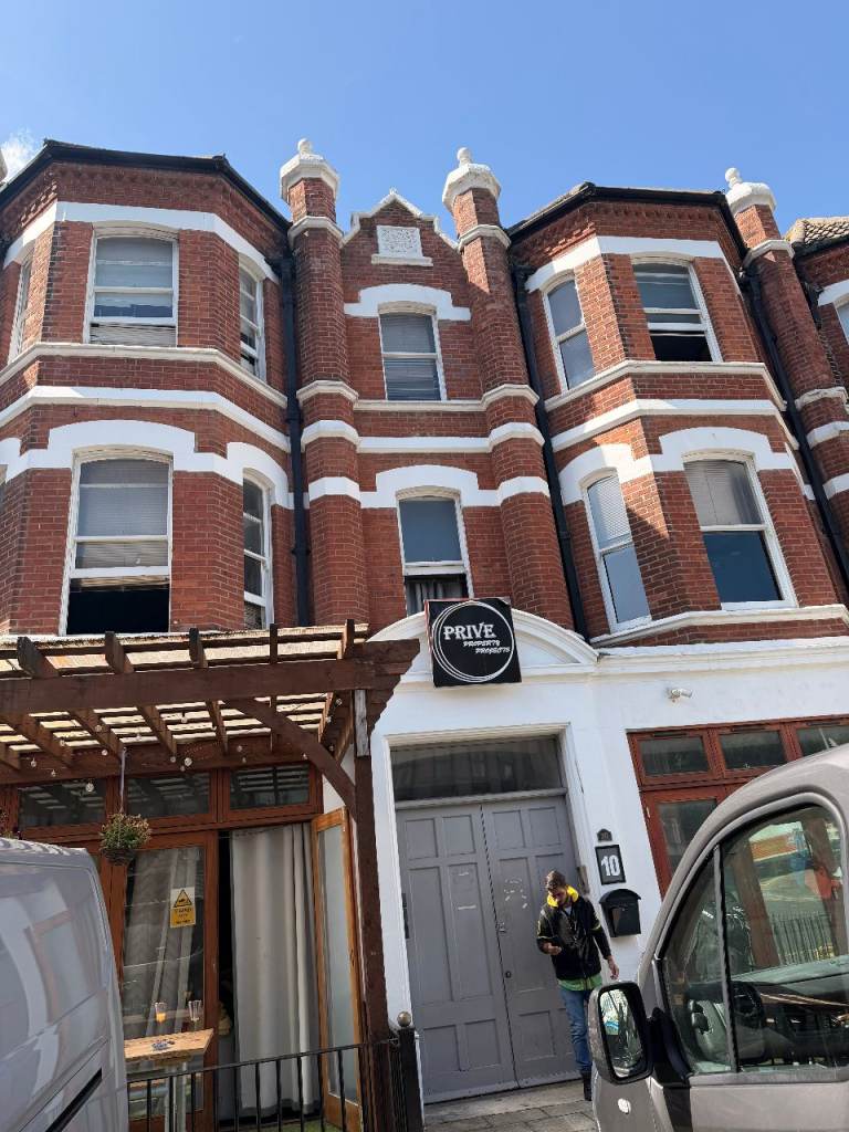 Large Room in town centre to rent 