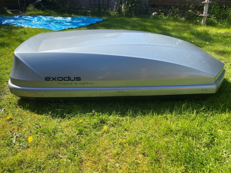 Car roof box