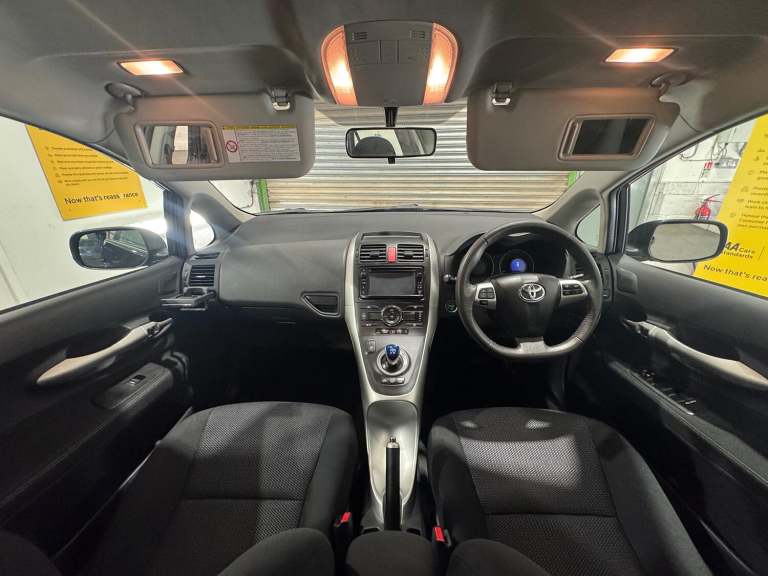 TOYOTA AURIS 1.8 VVT-h T4 2012