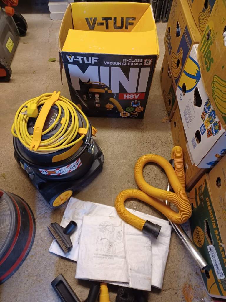 V Tuf mini dry vacuum cleaner