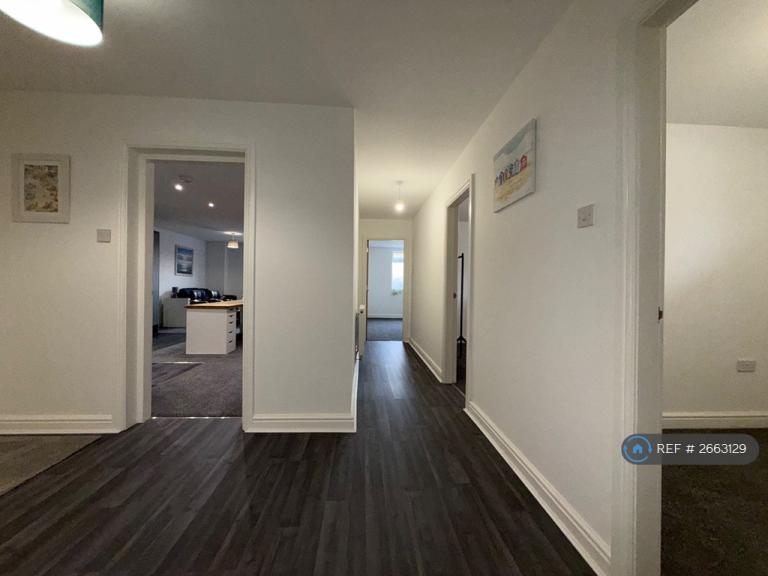 4 bedroom flat in Little Bedford Street, North Shields, NE29 (4 bed) (#2663129)