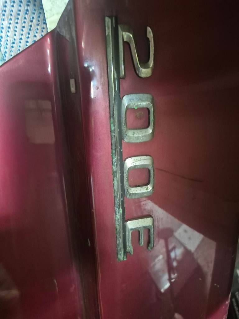  MercedesRed 200E Car boot - Fair Condition, Some Scratches