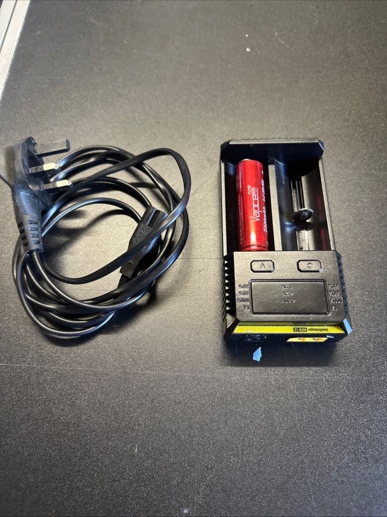 BATTERY CHARGER 