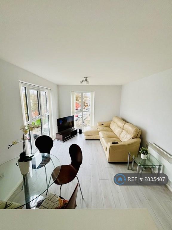 2 bedroom flat in Great Clowes Street, Salford, M7 (2 bed) (#2835487)