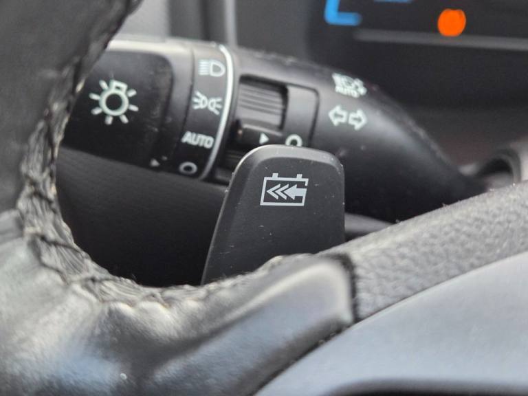 2019 Hyundai KONA 64kWh Premium SE SUV 5dr Electric Auto (7kW Charger) (204 ps) HATCHBACK ELECTRI...