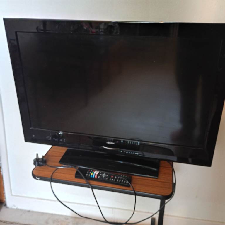 Good Condition Flat Screen TV with Remote