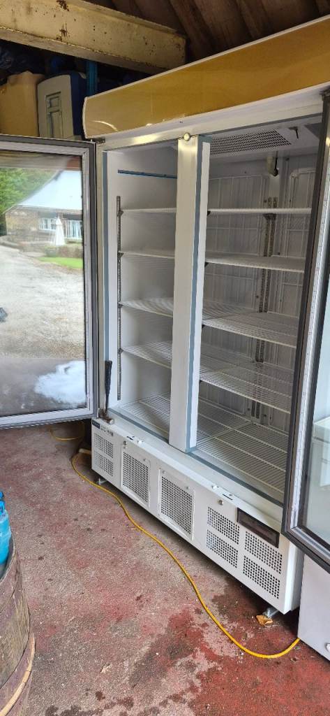 Polar 2 door retail display freezer. FREE TO COLLECTOR