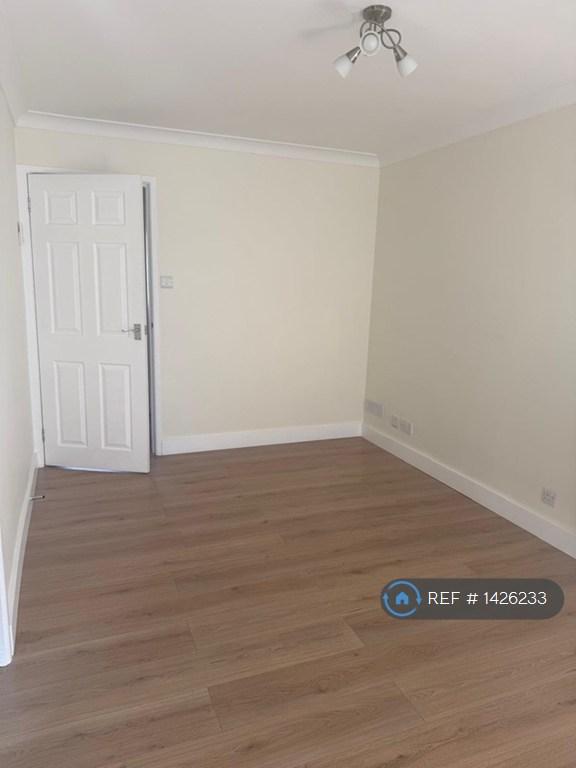 1 bedroom flat in Treagore Road, Southampton, SO40 (1 bed) (#1426233)