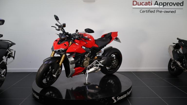 DUCATI STREETFIGHTER V4 S - 2022 - 12000 MILES