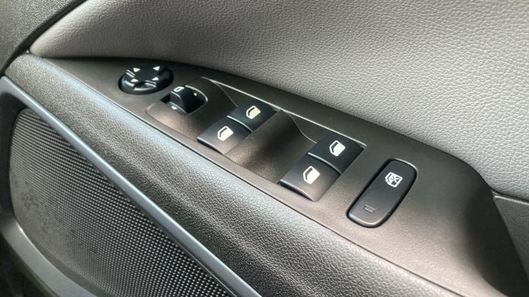 2020 Vauxhall Crossland X 1.2T [130] Elite Nav 5dr [Start Stop] Auto HATCHBACK PETROL Automatic