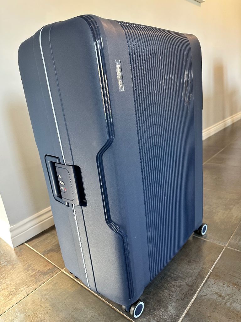 Shield lock 3 suitcase