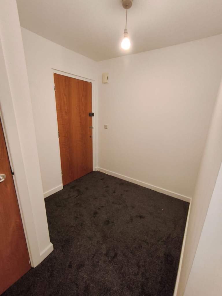 2 Bed Flat, Regal House, IG2