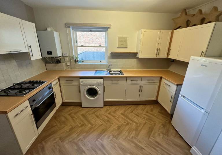 2 BED FLAT TO LET IN SOUTHSEA 