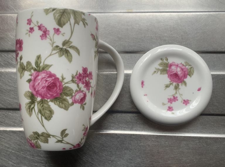 Fine Bone China (3) Cups and Lids. 