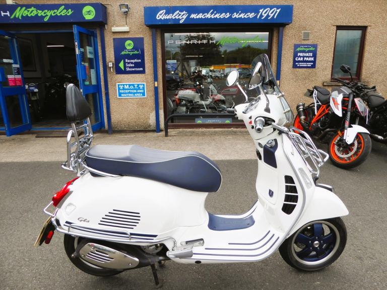 Piaggio Vespa GTS300 Yacht Club - 2018 - 5,402 Miles at Penrith Motorcycles 