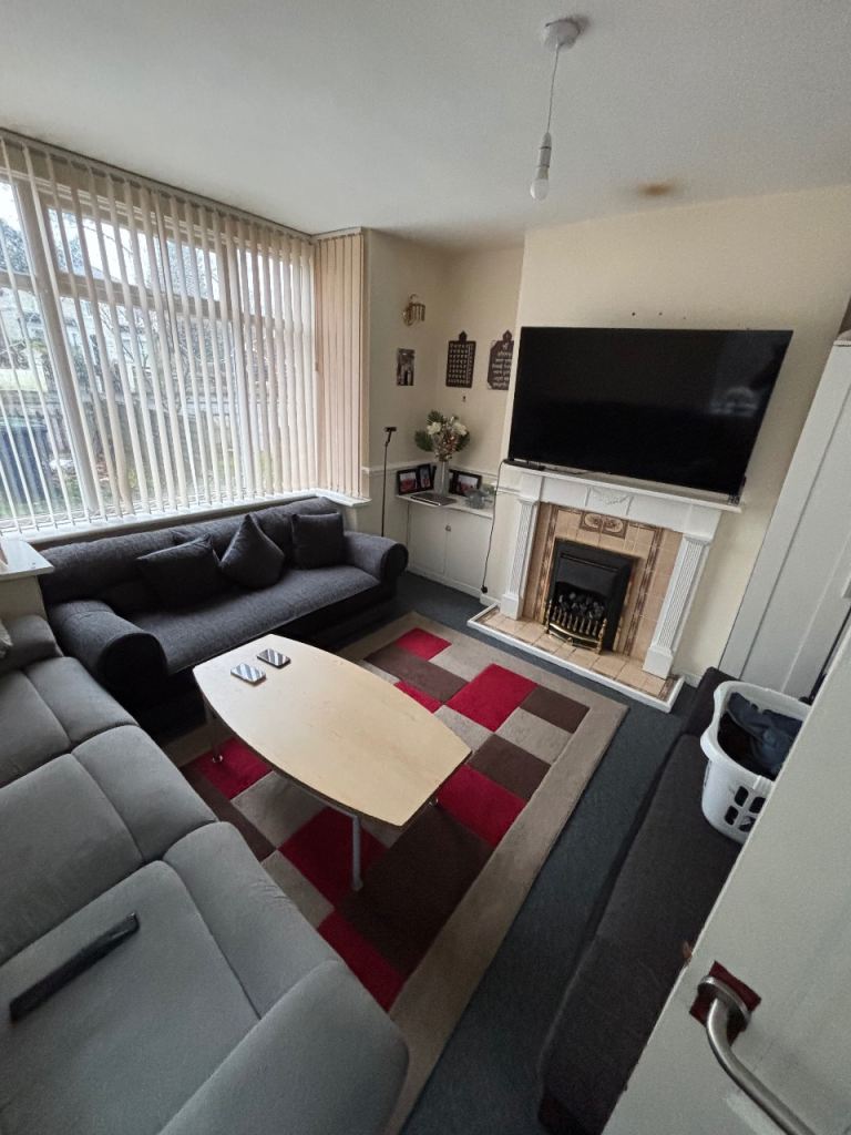 3 bedroom house to rent in WV6 