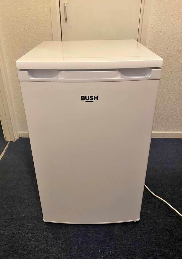 Under counter fridge freezer 