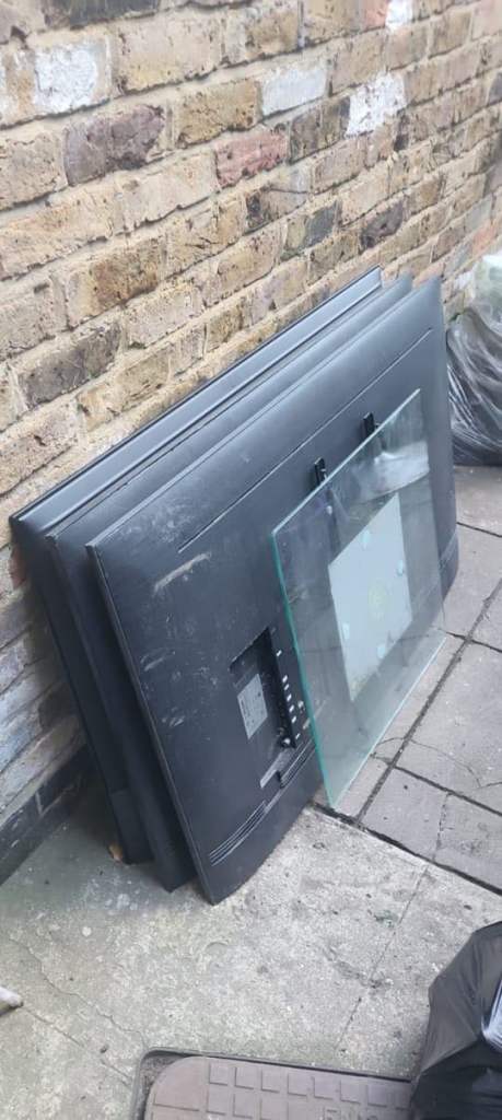 3 Samsung tv , broke screen 